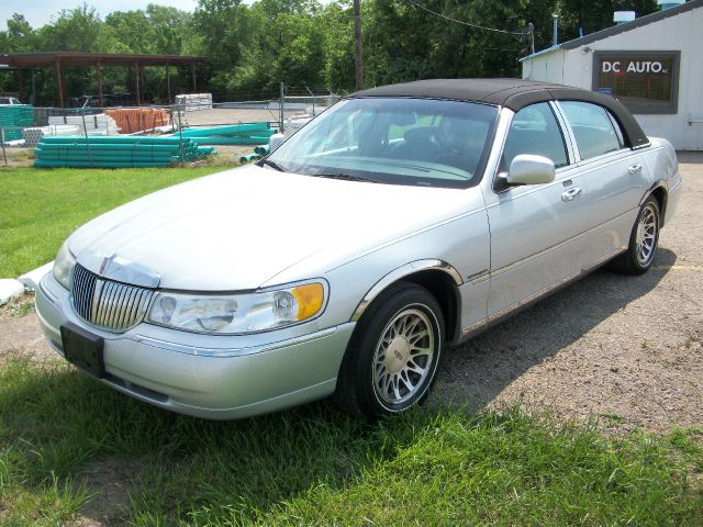 Lincoln Town Car 2000 photo 3