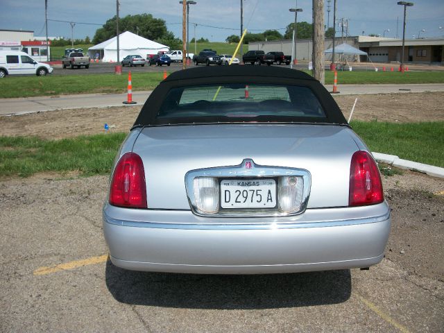 Lincoln Town Car 2000 photo 4