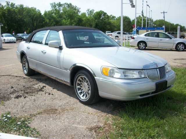 Lincoln Town Car 2000 photo 6