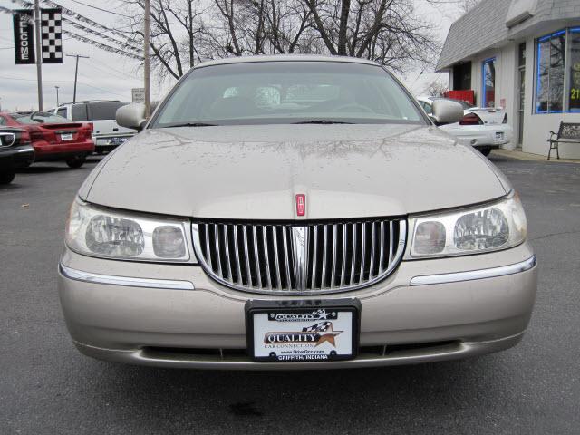 Lincoln Town Car 2000 photo 1