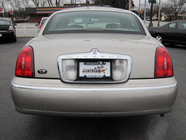 Lincoln Town Car 2000 photo 4