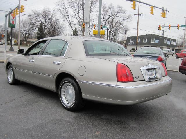 Lincoln Town Car 2000 photo 5