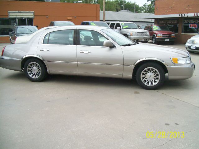 Lincoln Town Car 2000 photo 4