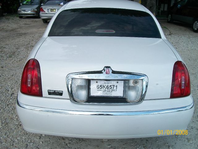 Lincoln Town Car 2000 photo 1