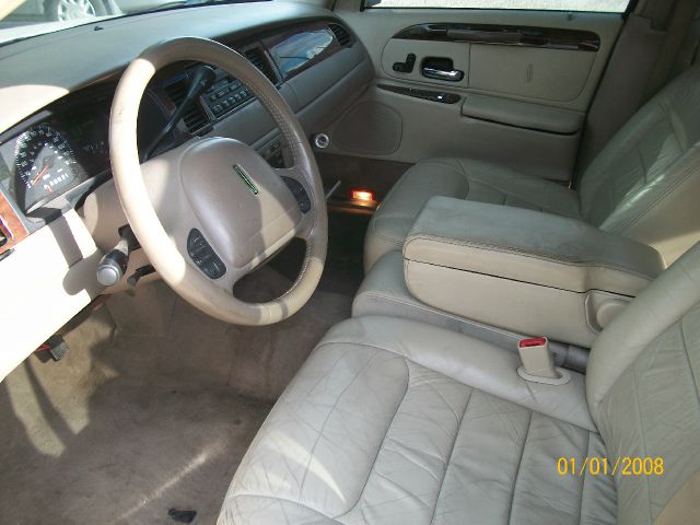 Lincoln Town Car 2000 photo 4