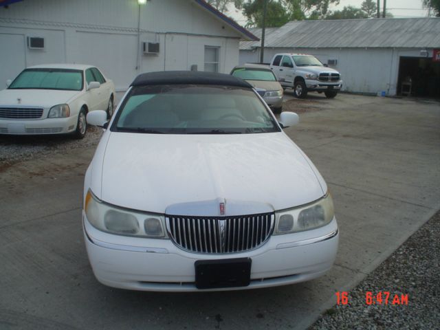 Lincoln Town Car 2000 photo 3