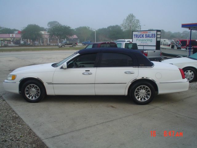 Lincoln Town Car 2000 photo 4