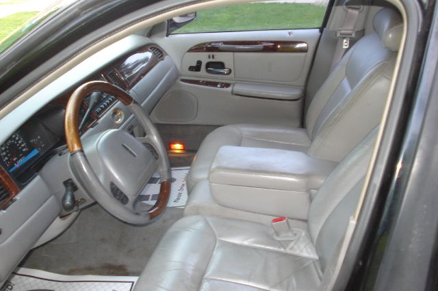 Lincoln Town Car 2000 photo 12