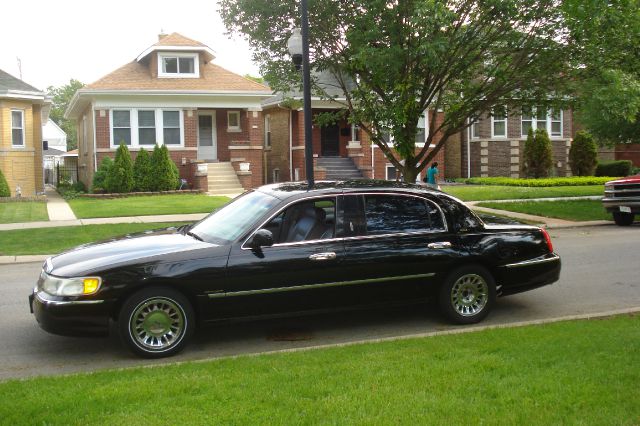 Lincoln Town Car 2000 photo 16