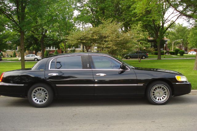 Lincoln Town Car 2000 photo 17