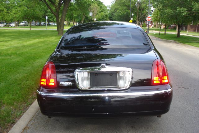 Lincoln Town Car 2000 photo 19