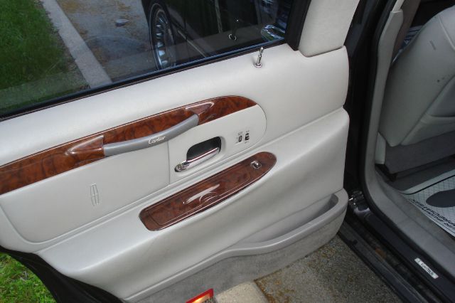 Lincoln Town Car 2000 photo 4