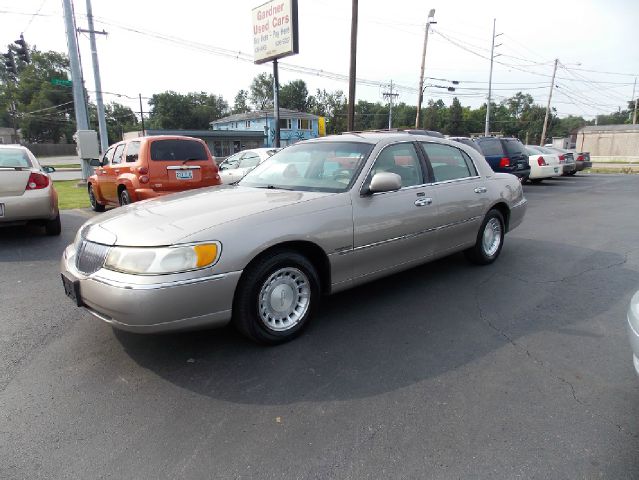 Lincoln Town Car 2000 photo 3