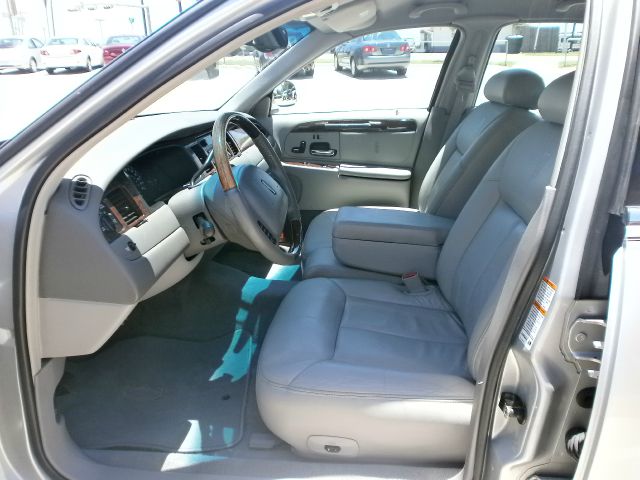 Lincoln Town Car 2000 photo 1