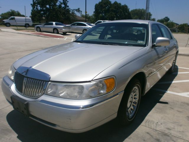 Lincoln Town Car 2000 photo 10