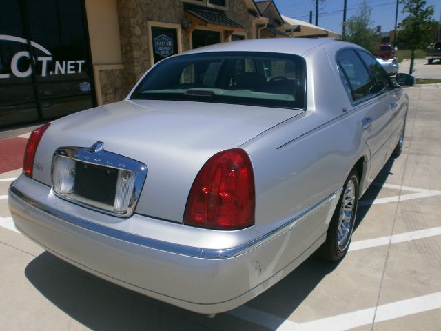 Lincoln Town Car 2000 photo 13