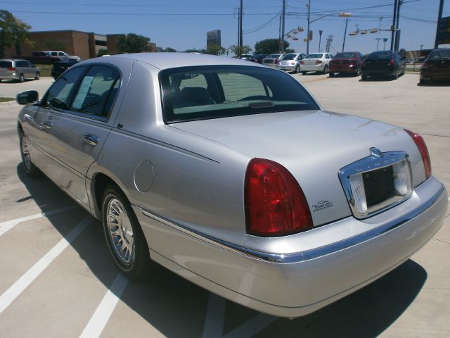 Lincoln Town Car 2000 photo 27