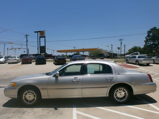 Lincoln Town Car 2000 photo 28