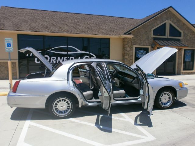 Lincoln Town Car 2000 photo 30