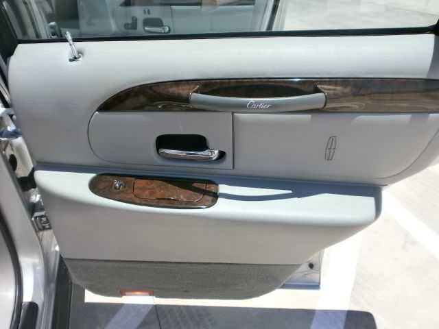 Lincoln Town Car 2000 photo 6