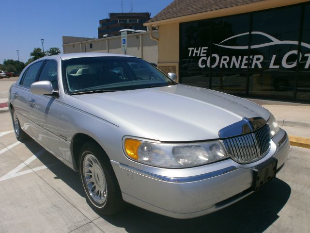 Lincoln Town Car 2000 photo 9