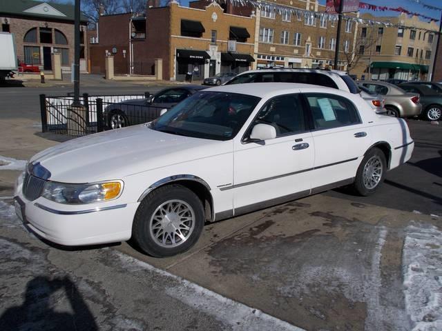 Lincoln Town Car 2000 photo 1