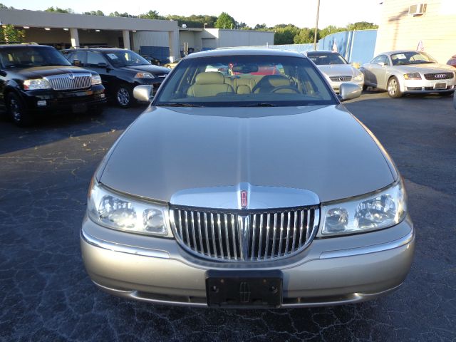 Lincoln Town Car 2000 photo 1