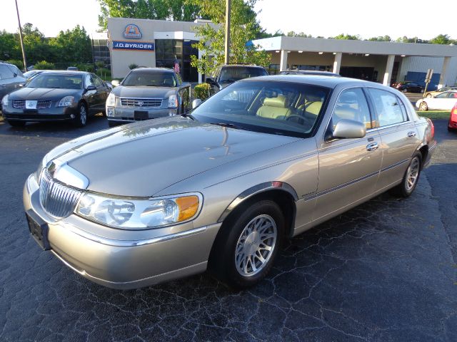 Lincoln Town Car 2000 photo 4