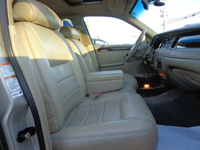 Lincoln Town Car 2000 photo 5