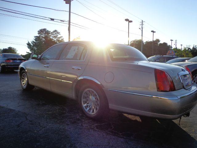 Lincoln Town Car 2000 photo 9