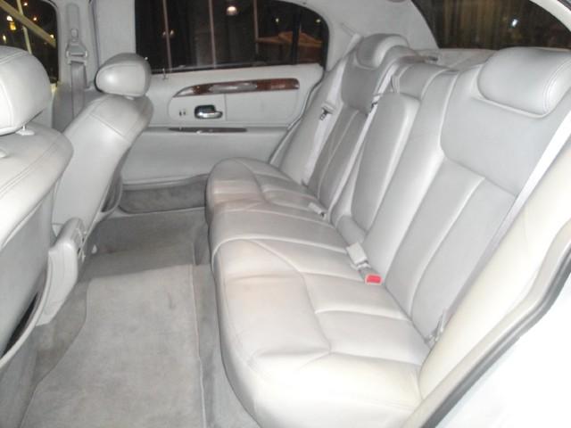 Lincoln Town Car 2000 photo 5