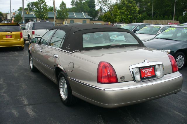 Lincoln Town Car DOWN 4.9 WAC Sedan