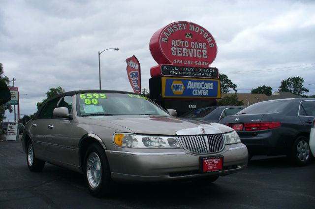 Lincoln Town Car 2000 photo 1