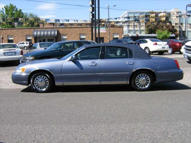 Lincoln Town Car 2000 photo 1