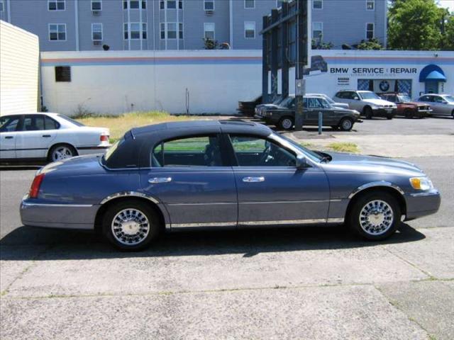 Lincoln Town Car 2000 photo 4