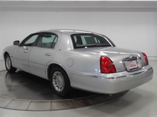 Lincoln Town Car 2000 photo 13