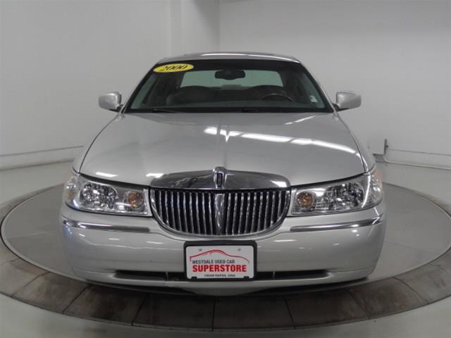 Lincoln Town Car 2000 photo 16