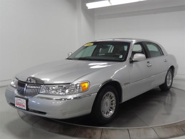 Lincoln Town Car 2000 photo 17