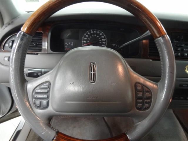 Lincoln Town Car 2000 photo 6