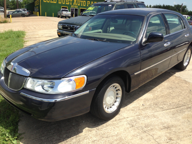 Lincoln Town Car 2000 photo 1