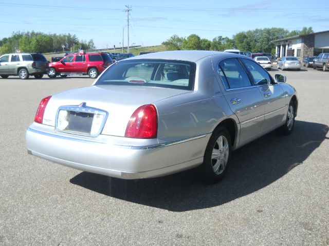 Lincoln Town Car 2000 photo 1