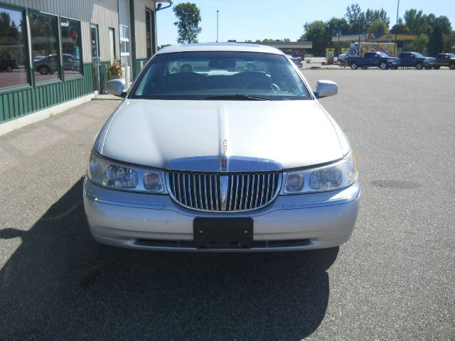 Lincoln Town Car 2000 photo 3