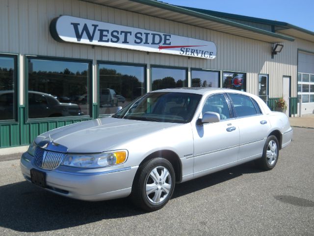 Lincoln Town Car 2000 photo 4