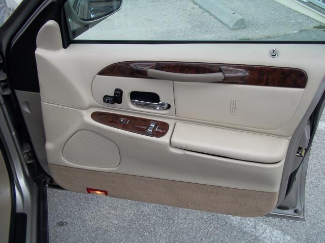 Lincoln Town Car 2000 photo 5