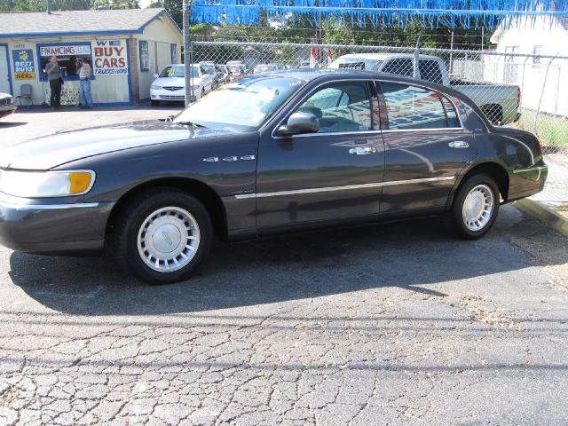 Lincoln Town Car 2000 photo 1