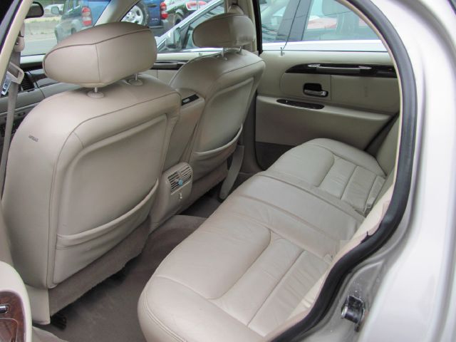 Lincoln Town Car 2000 photo 1