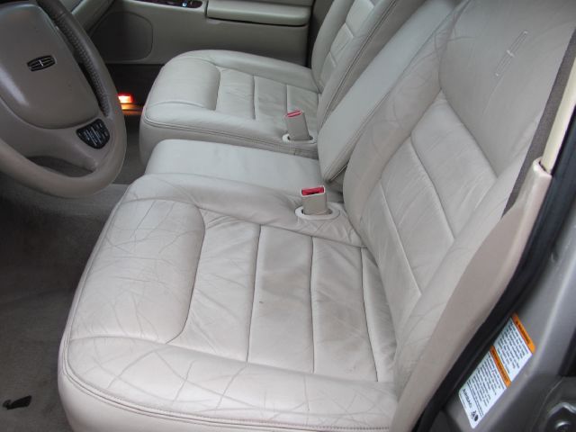 Lincoln Town Car 2000 photo 15