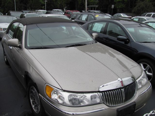 Lincoln Town Car 2000 photo 18