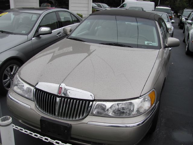 Lincoln Town Car 2000 photo 19