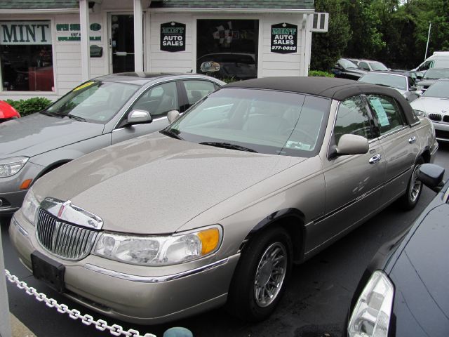 Lincoln Town Car 2000 photo 20